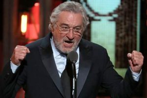 Robert De Niro sahnede küfür yağdırdı