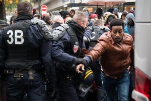 Fransa'da sığınmacı kampına tahliye operasyonu