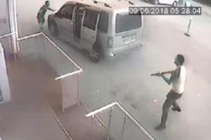 Herkesin gözü önünde av tüfeğiyle dehşet saçtı!