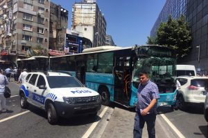 Halk otobüslerinin kazası kamerada