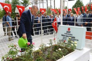Erdoğan'dan Halisdemir'in mezarına ziyaret