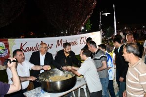 Bursa İnegöl'de helva geleneği Kadir Gecesi'nde de devam etti
