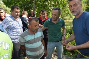 Üzerine ağaç devrilen çocuk öldü