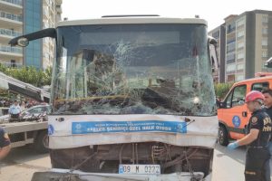 2 otobüs çarpıştı: 12 yaralı