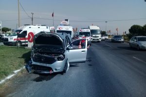 İzmir'de trafik kazası: 3 yaralı
