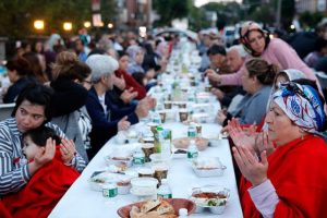 ABD'de Müslümanlar sokak iftarında bir araya geldi