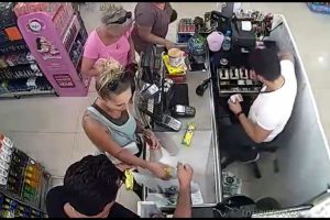 Cep telefonu hırsızlığı kamerada