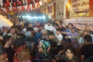 Şehitler için lokma dağıtıldı