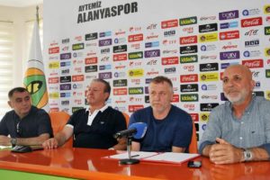 Alanyaspor, Mesut Bakkal ile sözleşme yeniledi