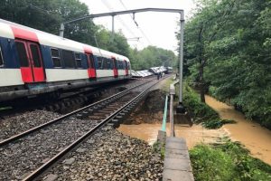 Paris'te tren raydan çıktı: 7 yaralı