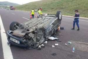 Bursa'da TIR'a çarpan otomobilin sürücüsü ağır yaralandı