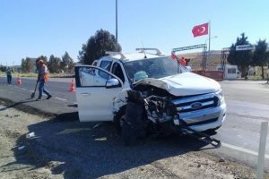 Otomobil ile kamyonet çarpıştı: 1 ölü, 2 yaralı