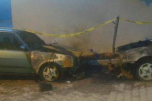 İki otomobil böyle kundaklandı