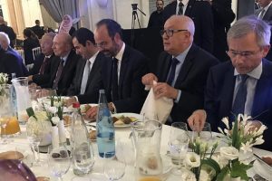Fransa Başbakanı Philippe iftara katıldı