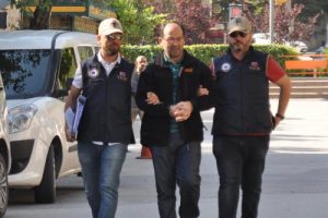 Firari eski müdür yardımcısı adliyede