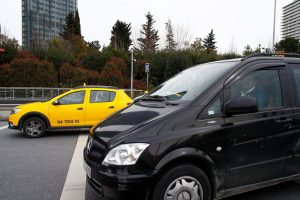 Taksici-UBER kavgasında ilk karar belli oldu!