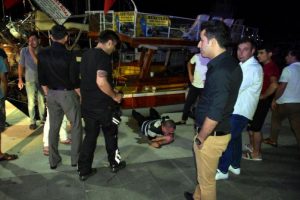 Denize düştü, esnaf kurtardı