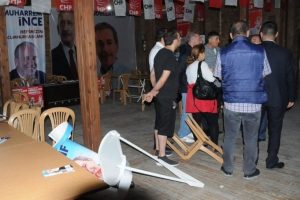 Abdüllatif Şener'in seçim bürosuna saldırı!