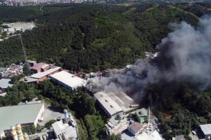 İstanbul'daki yangın havadan görüntülendi