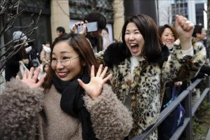 Japonya'da reşit olma yaşı 20'den 18'e indiriliyor
