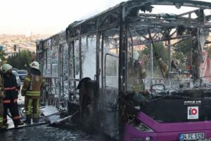 Halk otobüsü alev alev yandı