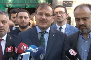 Başbakan Yardımcısı Çavuşoğlu bayram namazını Bursa'da kıldı