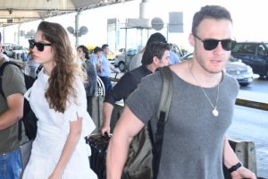 Kerem Bürsin Serenay Sarıkaya çifti Mikonos'a uçtu