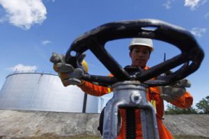 Brent petrolün varili 75,90 dolar