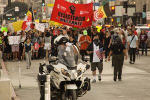 Binlerce kişi göçmen yasasını protesto etti