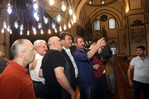 Bursa Osmangazi Belediye Başkanı Dündar, vatandaşlarla bayramlaştı