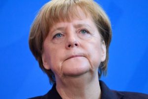 Almanya'da Merkel'e büyük şok!