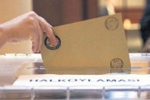 İtalya'daki Türk vatandaşları sandık başında