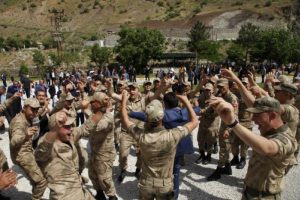 Köylülerden karakola davul zurnalı bayram ziyareti