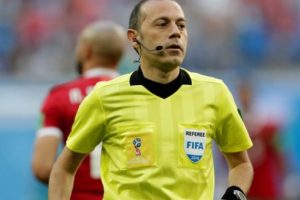 FIFA kokartlı hakem Cüneyt Çakır Fas-İran maçını yönetti