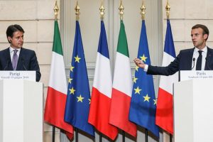 Macron'dan AB'ye sığınmacı sorunu eleştirisi