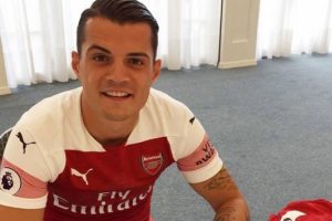 Arsenal, Xhaka ile sözleşme yeniledi