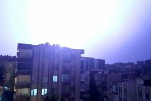 Bursa'da şimşekler geceyi gündüze çevirdi
