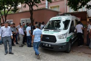 Halk otobüsü kapısına eteği sıkışıp sürüklenen kadın öldü