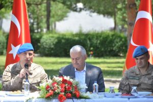Yıldırım, Mehmetçikle kahvaltıda bir araya geldi