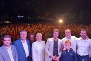 Mehmet Ağar'ın oğlu Ceceli konseriyle seçmenlerini buluşturdu