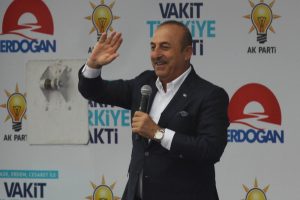 ''Seçim yaparsa AK Parti yapar' diyenlerle, 'yıkacağız' diyenler arasında''