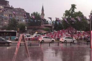 Sağanak yağış etkisini gösterdi