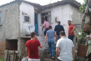 Evinde uyurken yıldırım isabet etti