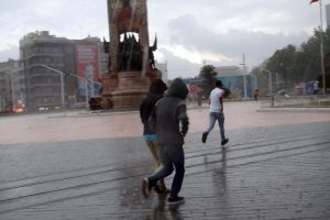 İstanbullulara sağanak sürprizi