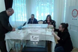 Bulgaristan ve İngiltere'de Türkler sandık başında