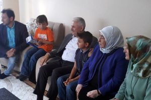 Başbakan Yıldırım çay davetini geri çevirmedi