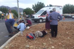 2 otomobil çarpıştı: 8 yaralı