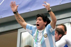 Maradona özür diledi