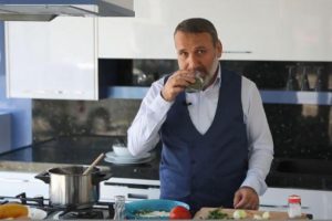 Bursa'da SP'li adaydan 'siyaset' tadında zeytinyağlı biber dolması tarifi