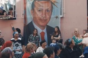 Romanlardan Erdoğan'a bayram hediyesi